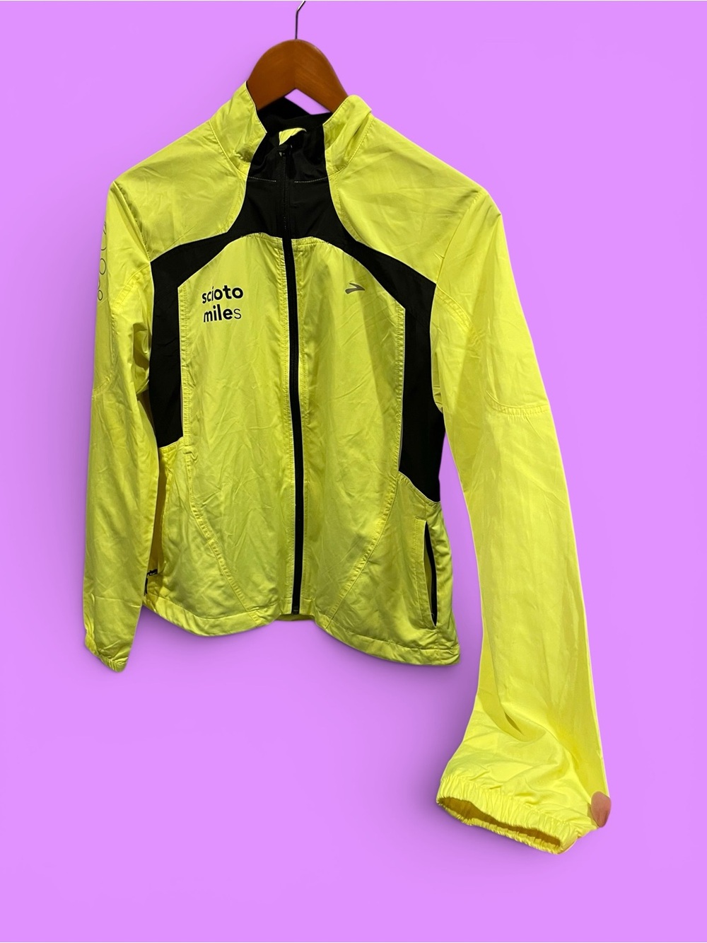 Brooks neon running cycling reflective lightweight shell jacket athletic